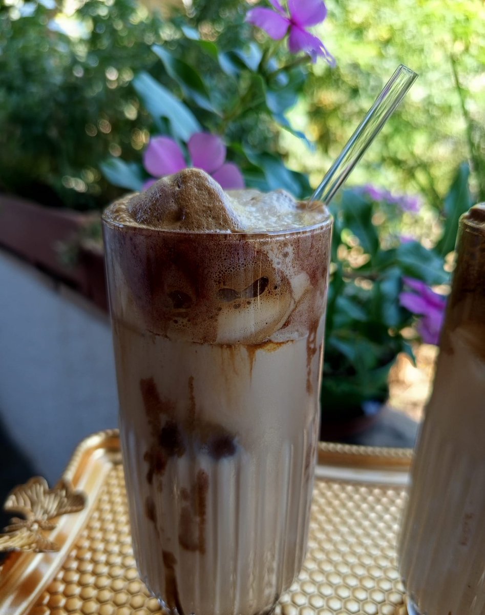 Dar yolların içinde genişlikler saklıdır.
Sakin ol, faydası yoktur gamın.
#güneşlisondemler 🌸✨