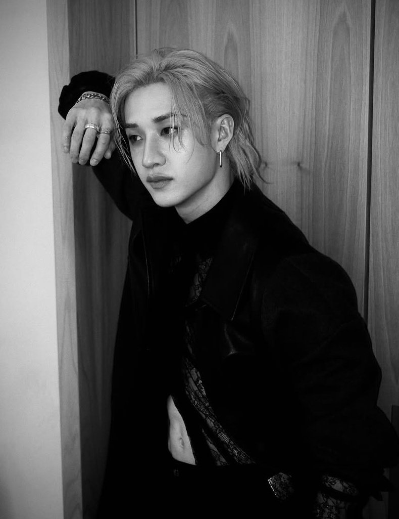 HYUNJIN IN A SHEER SHIRT TOO ??? WHAT IN THE HYUNCHAN IS GOING ON DO THEY THINK WE'RE STRONG ENOUGH STOP