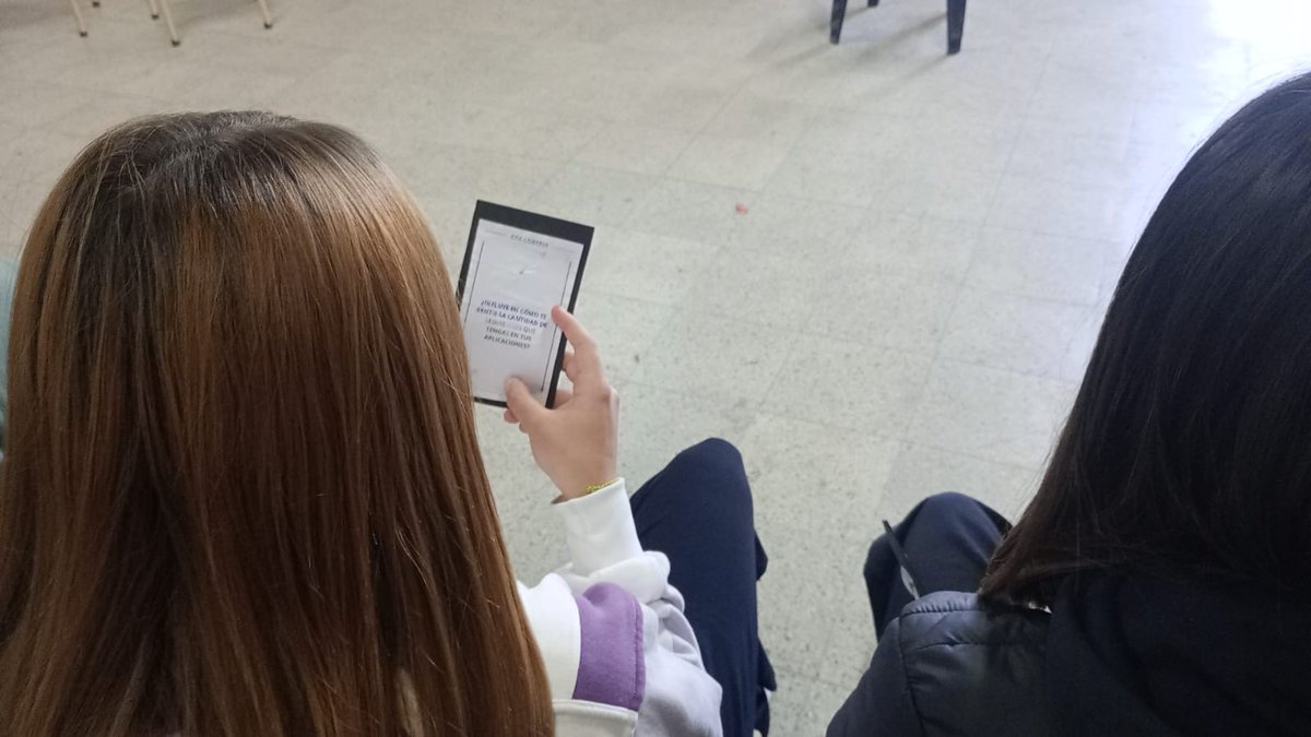 #CPALobería
El equipo del #CPA realizó el primer encuentro-taller con estudiantes de la EES N 2 de 5° y 6° año, donde se abordó la temática del " Uso Saludable de la Tecnología".
<a href="/SaludBAP/">SaludBAP</a> 
<a href="/saludmentalpba/">Salud Mental, Consumos y Violencias</a> 
<a href="/RSanitaria8/">Region Sanitaria VIII</a>