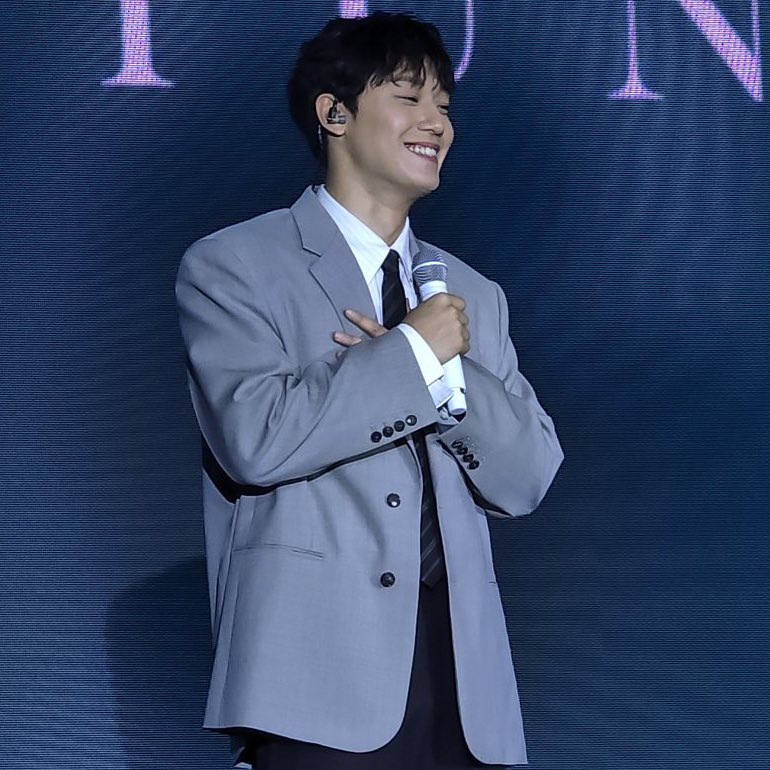 ldh_simp's tweet photo. missing dohyun hours https://t.co/PuwzmMhjFo