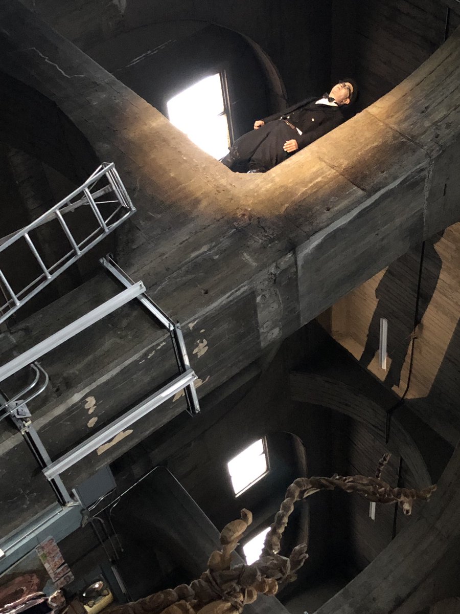 心中椿、これ影を撮りたかったんだけどミスったねえ！
アコーディオンが登場するのなぜ？と思って下敷きになってる事件を調べて納得。
私、演劇に明るくないので同じ演目を2回も見るとかまず無いのですが、
予定変更して見ました。
そりゃこんなん見せつけられたらね！