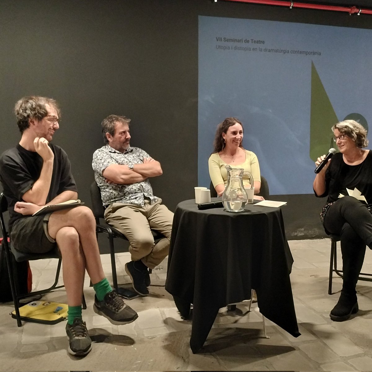 💡La <a href="/fundaciobrossa/">Fundació Joan Brossa - Centre de les Arts Lliures</a> ha acollit aquest matí el VII Seminari de Teatre de l'AELC. 

Una conversa sobre la utopia i la distopia en la dramatúrgia contemporània, amb <a href="/AdaCastells/">Ada Castells</a>, <a href="/rhudd_eu/">Richard / Riocárd</a>, Joan Fullana, <a href="/ClaudiaSerraG/">Clàudia Serra</a>, Carlota Subirós, <a href="/vicenturmix/">Vicent Tur Riera</a> i Joan Yago.