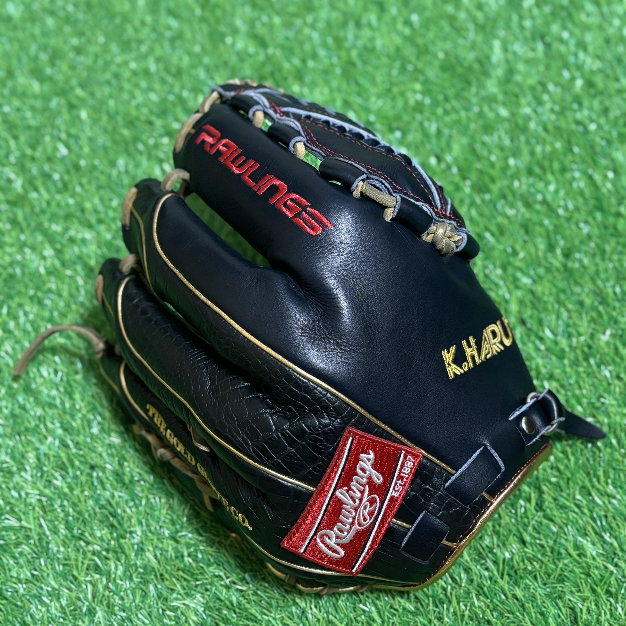 ローリングス　オーダー　グラブ　サウスポー 八咫烏刺繍かっけぇー！ どーも！ 小林です。 本日ご紹介する