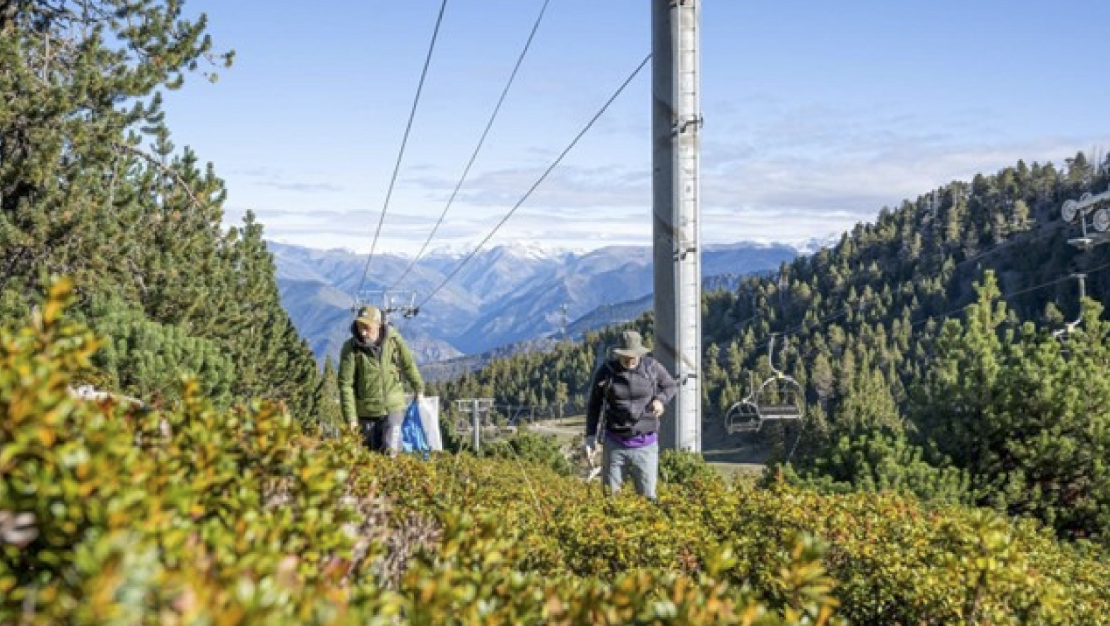850 kg de brossa, dels quals 300 kg eren ferralla; 50 kg, fusta; 100 kg, vidre i 400 kg de rebuig es van recollir a la 5a edició de les jornades Mountain Calling per un Pirineu més net <a href="/espotesqui/">Espot Esquí</a> <a href="/port_aine/">Port Ainé</a> <a href="/FGCcorporatiu/">FGC Corporatiu</a> laneualdia.com/espot-i-port-a…