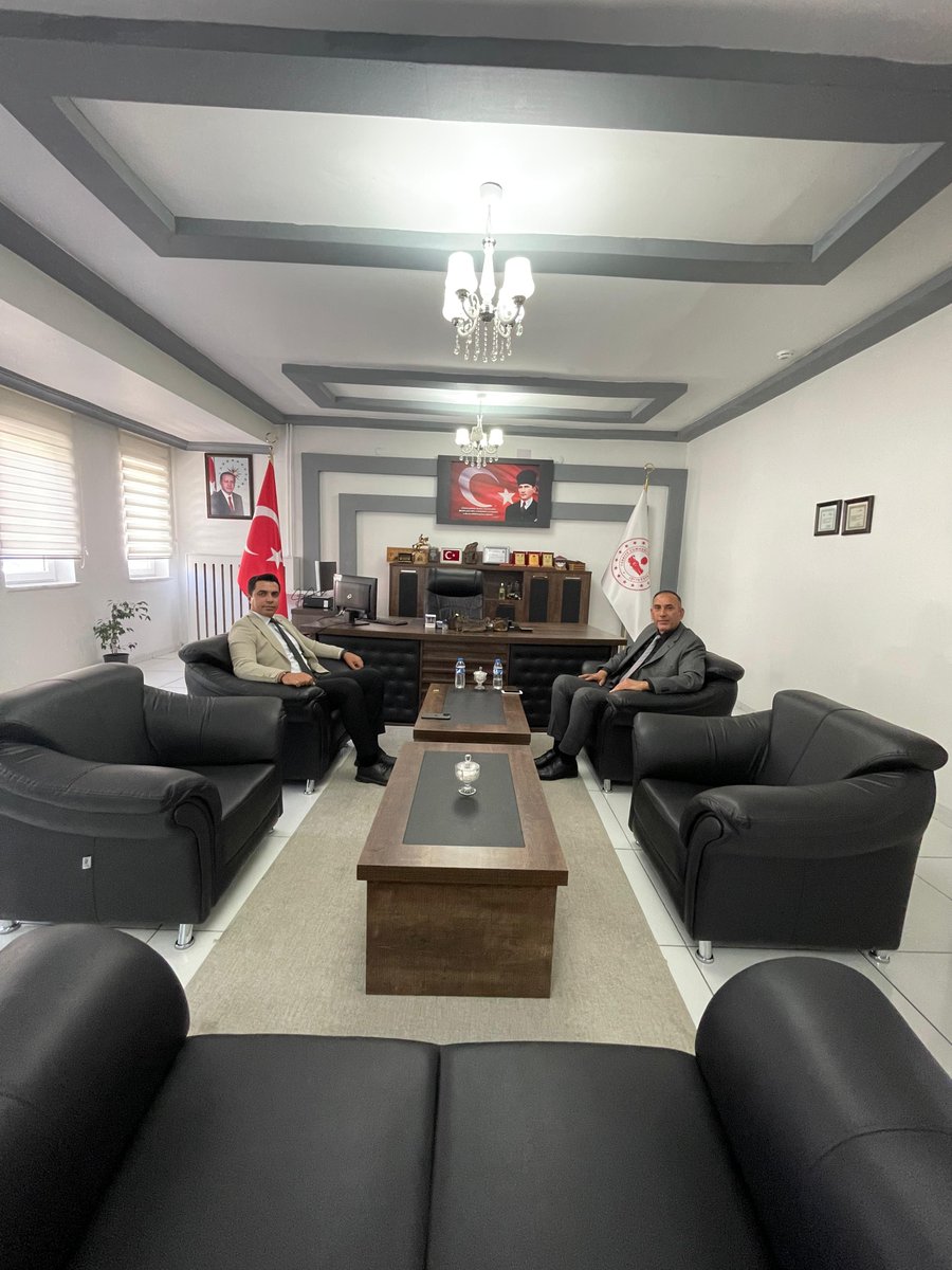 Kemah Kaymakamımız Sayın Resul TUTAY İl Müdürlüğümüzü ziyaret etmişlerdir.Kendilerine nazik ziyaretlerinden dolayı teşekkur ederiz.
<a href="/vahap_yilmaaz/">Vahap YILMAZ🇹🇷</a>