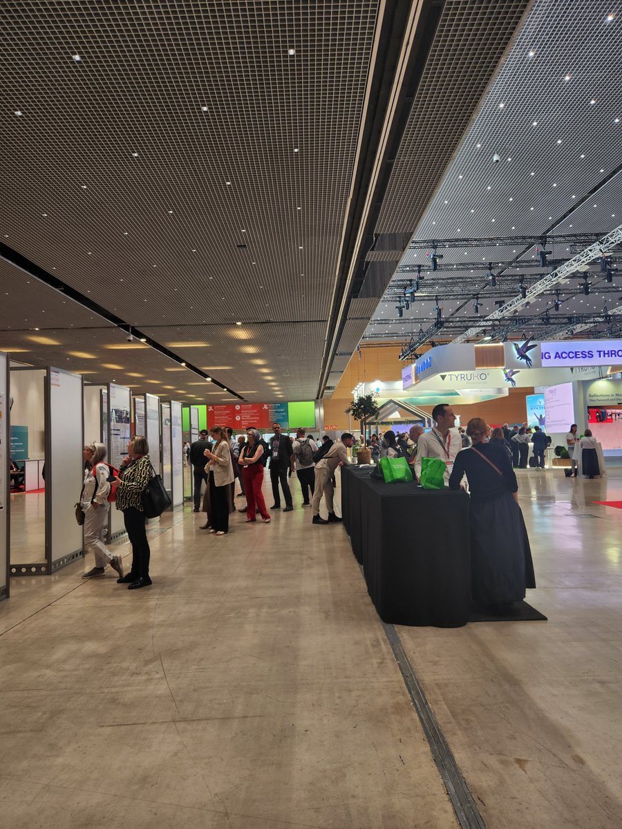 neurology_live's tweet image. 🗣📹 This afternoon at #ECTRIMS2025, we spoke with neurologist @cobo_calvo, of @cemcat_em, who talked about his presentation on the 2025 diagnostic criteria for #NMOSD! Stay tuned for the conversation! 🧠🇪🇸 @ECTRIMS