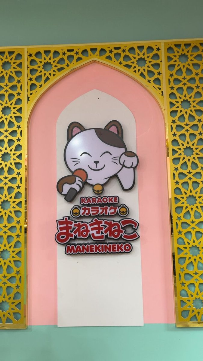 aratak02's tweet photo. マレーシア17番目のカラオケまねきねこ。
今週土曜日のオープンに向けて、最終チェックや機材インストールでスタッフは連日徹夜!
良いお店にすべく、全力を尽くしております♪
皆様ぜひ、遊びにお越しくださいませ🎤
#カラオケまねきねこ
#Alamanda
#9月27日11時オープン https://t.co/S6Eypbv920