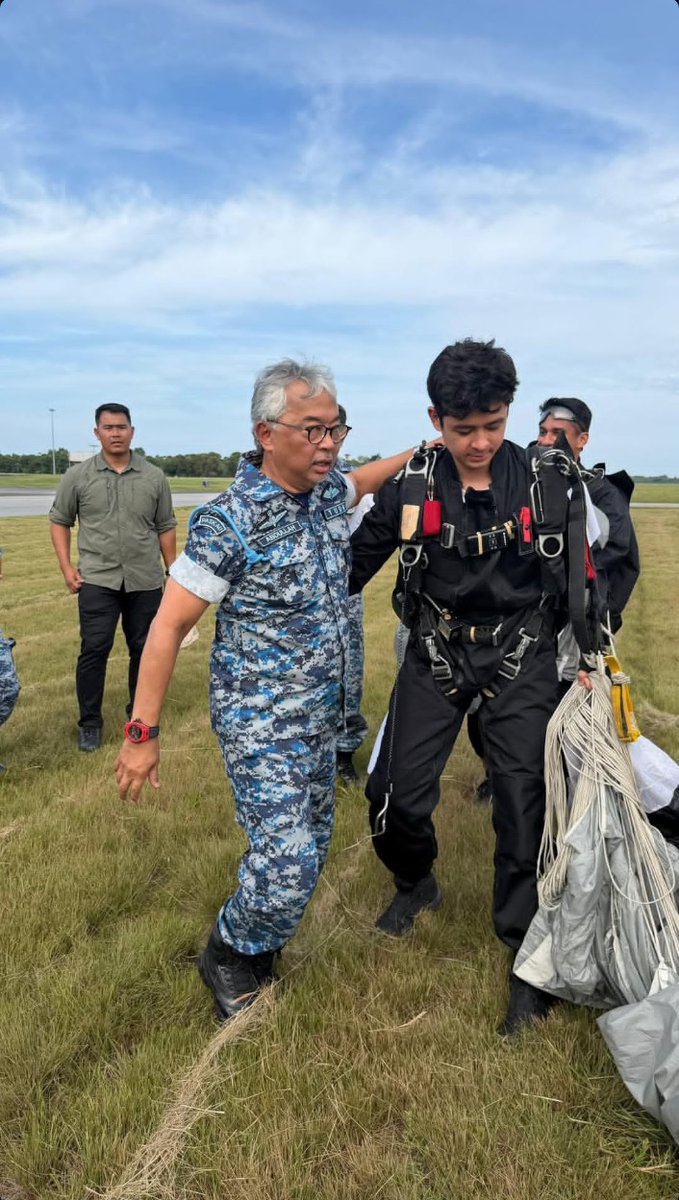Tengku Hassanal Fans tweet media