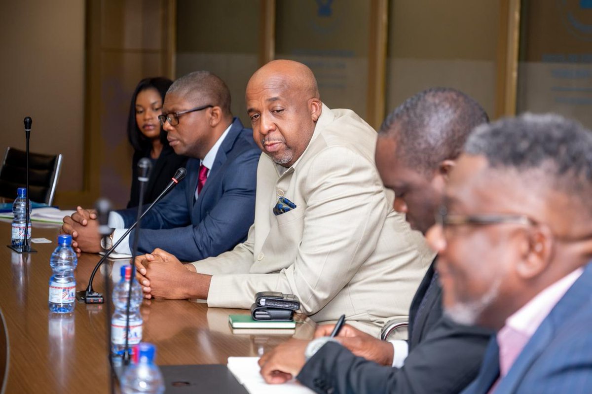 Tatiana Nonge (@t_nonge) on Twitter photo Projet Inga : <a href="/Guy_Loando/">Guy Loando Mboyo</a> assure le suivi parlementaire
Kinshasa, 25 sept. 2025 Le Ministre d’État <a href="/Guy_Loando/">Guy Loando Mboyo</a> a échangé avec son collègue Aimé MOLENDO sur l’avancement du projet de loi sur le barrage Inga. Il s’engage à en assurer le suivi jusqu’à la promulgation... Projet Inga : <a href="/Guy_Loando/">Guy Loando Mboyo</a> assure le suivi parlementaire
Kinshasa, 25 sept. 2025 Le Ministre d’État <a href="/Guy_Loando/">Guy Loando Mboyo</a> a échangé avec son collègue Aimé MOLENDO sur l’avancement du projet de loi sur le barrage Inga. Il s’engage à en assurer le suivi jusqu’à la promulgation...