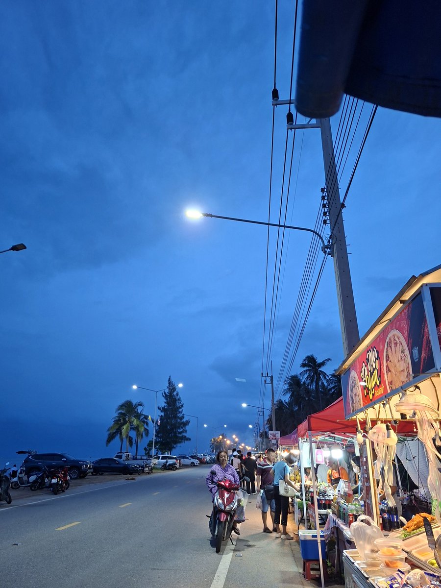 CChoowut's tweet photo. เหงาเกิ๊น😶‍🌫️ https://t.co/Lc7oEGV9h6