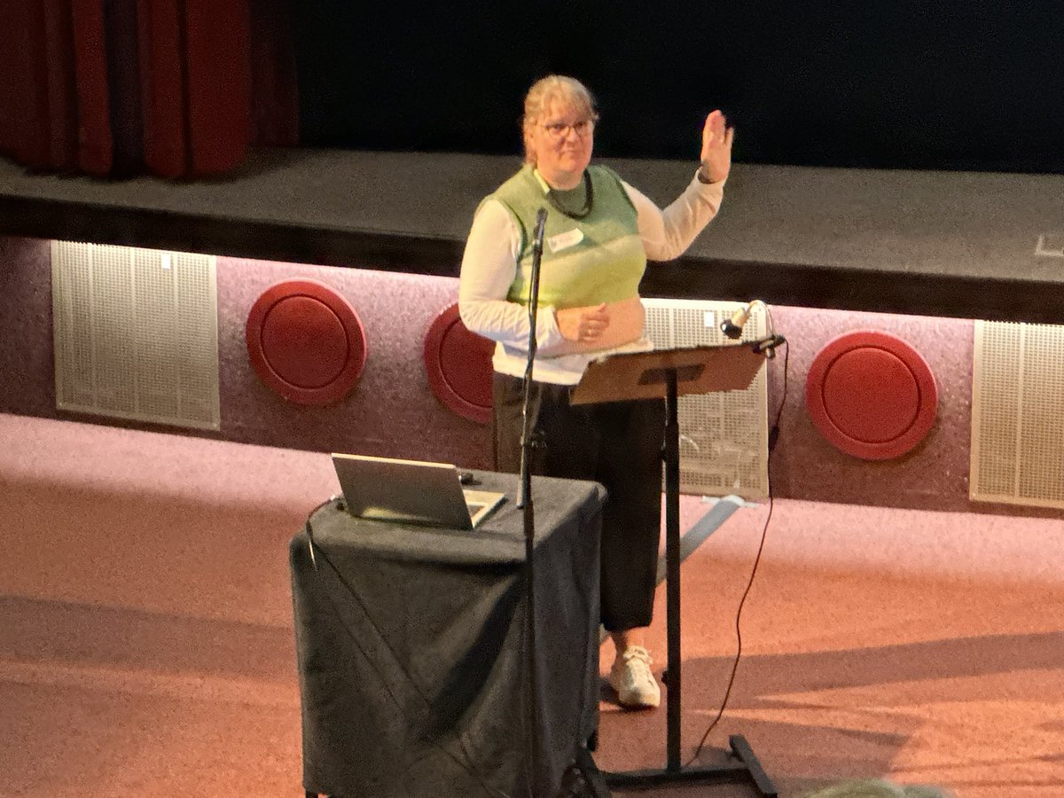 Ross_in_Orkney's tweet image. Great to see @haylismac, Scotland’s @SuicidePrevScot National Development &amp;amp; Delivery Lead in Kirkwall today. Haylis was the opening key note speaker at the first #Orkney Suicide Prevention Event. #CreatingHopeTogether