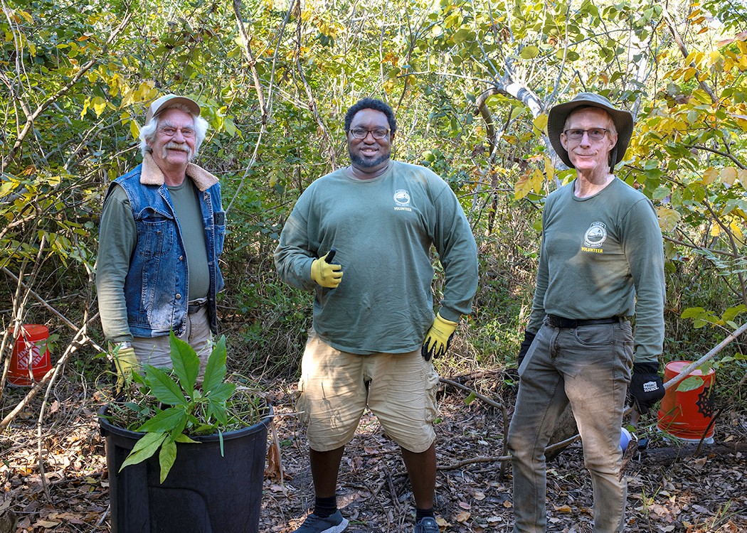 FLStateParksFdn's tweet photo. 💪🏼 Our 175 state parks wouldn’t shine without volunteers! This weekend, celebrate National Public Lands Day by giving back—restore trails, protect wildlife, and keep the Real Florida thriving. 

Find a park and sign up today: https://t.co/5EyVkrMJ8J

 #FLStateParks https://t.co/OBAY0aC0RO