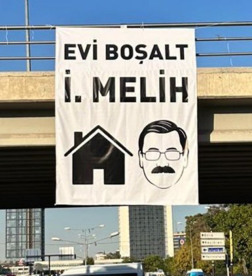 Evi boşalt i. Melih Gökçek. 
Iki götün de toprağa bakıyor. Hala haram yemeye devam ediyorsun. Ateşin olsun yediklerin.