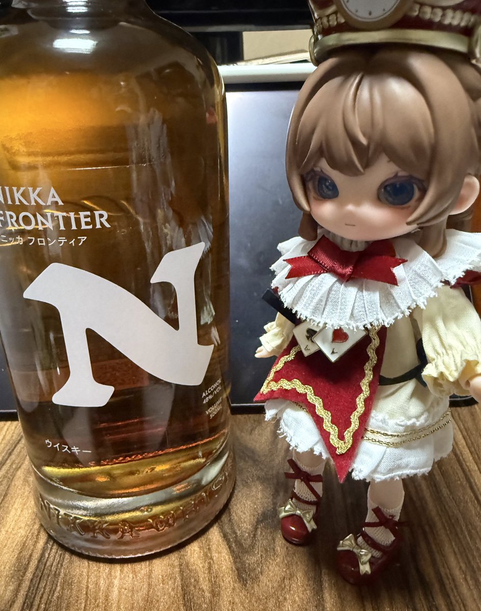 久々にウィスキー買った！
日本中の良いウィスキー買い漁ってる職場の人からのオススメ☆
コンビニ売りで2000円で手が出しやすいしロックでも美味しく飲める！
炭酸水無駄に買っちゃった☆