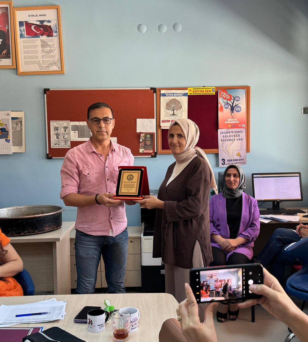 M.A.S.T.E.R Projesi
7 ülkeden 11 okulun katılımıyla tamamlanan ve okulumuzun Ulusal Kalite Etiketi ile ödüllendirilen bu projeye değerli katkılarından dolayı
Melek Ece ÇİFTÇİ öğretmenimize teşekkür ederiz.