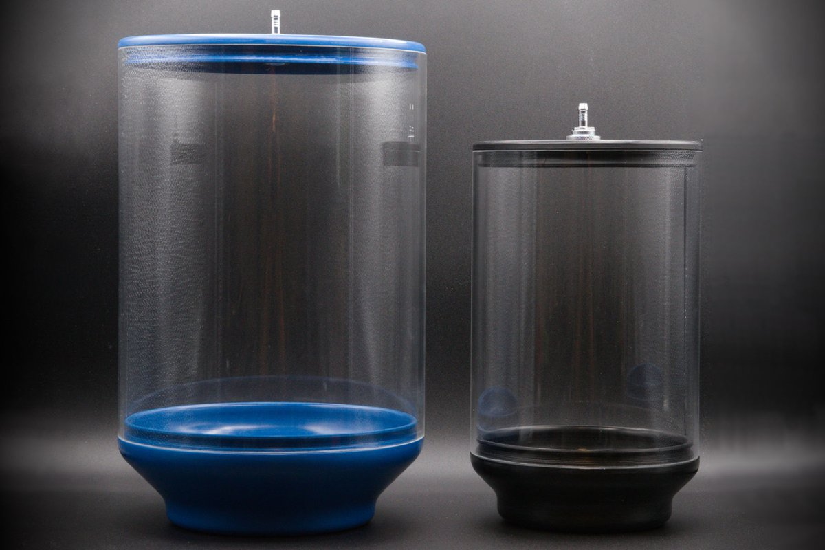 If I pump my pump 🤔 ... will it get bigger?

Latest custom-built 'big blue' (4" x 7.87" x 12.3", kdxgp.github.io/?c=%2332599c&l…) next to 3.15" x 5.91" x 9.78"