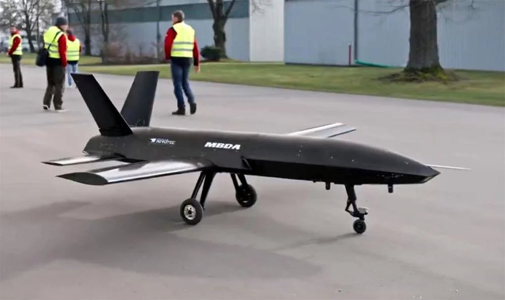 CollishawD's tweet image. The 🇩🇪 German SHARCS🛩️drone was upgraded for the Future Combat Air System (FCAS) on 23 September 2025. 

Its sensors and modularity bolster Europe&apos;s defence autonomy and NATO&apos;s strategic capabilities. 💪

#NATO #FCAS #MilitaryTech