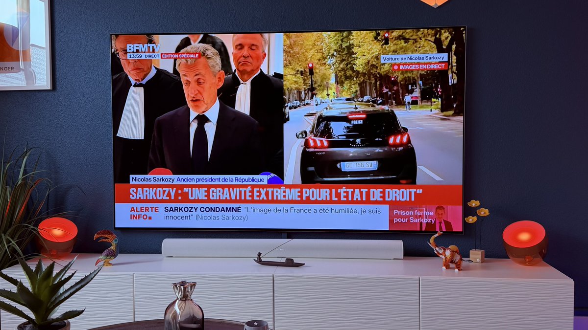 sergelotz's tweet image. #NicolasSarkosy condamné à 5 ans ferme avec mandat de dépôt par le #tribunal #correctionnel de #Paris. Je ne me réjouis absolument pas d’une telle issue. L’image de notre pays est de plus en plus désolante. Dans le contexte, ce jugement est franchement discutable, même si je n’ai