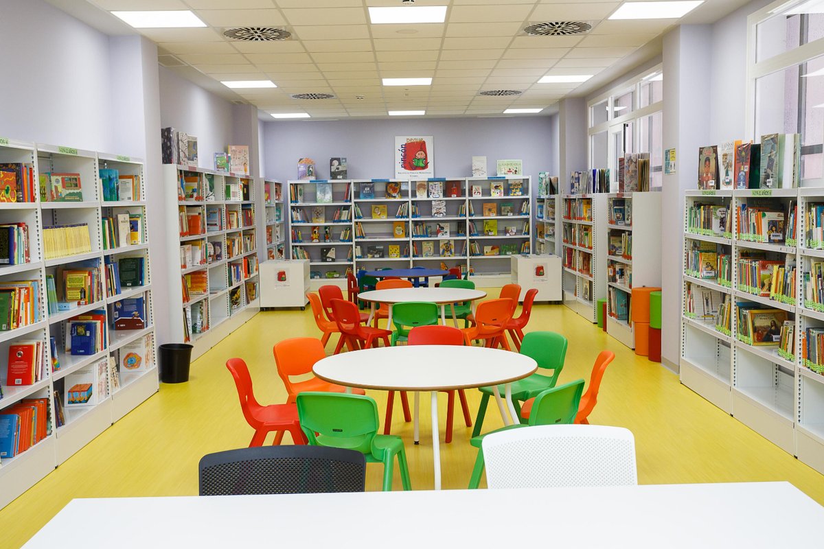 Las <a href="/ZGZBibliotecas/">Bibliotecas Públicas Municipales de Zaragoza BPMZ</a> retoman su horario habitual en los 27 centros de la red y en el Bibliobús, y este curso amplían sus actividades de fomento de la lectura hasta los cero años.
El ciclo "Capazos", destinado a bebés a partir de los 6 meses, y "Mi primer club de lectura en