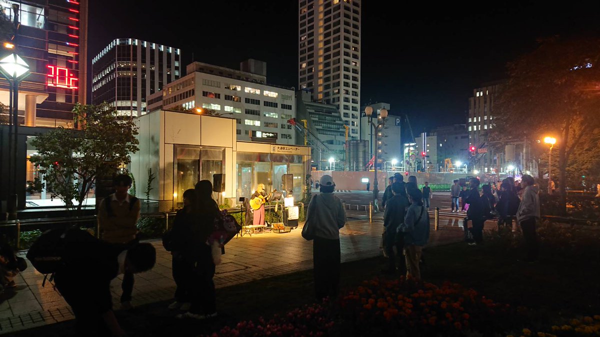 rinrinpilot's tweet image. 札幌ストリート
ニーナさん
(札幌最終日)
早朝仕事のため最後まで居られなかったけど、最終日にも歌を聞けて良かったです。
ありがとうございました🙇‍♂️
お見送りできないのが残念ですが お気をつけて🙋
@nachippoo