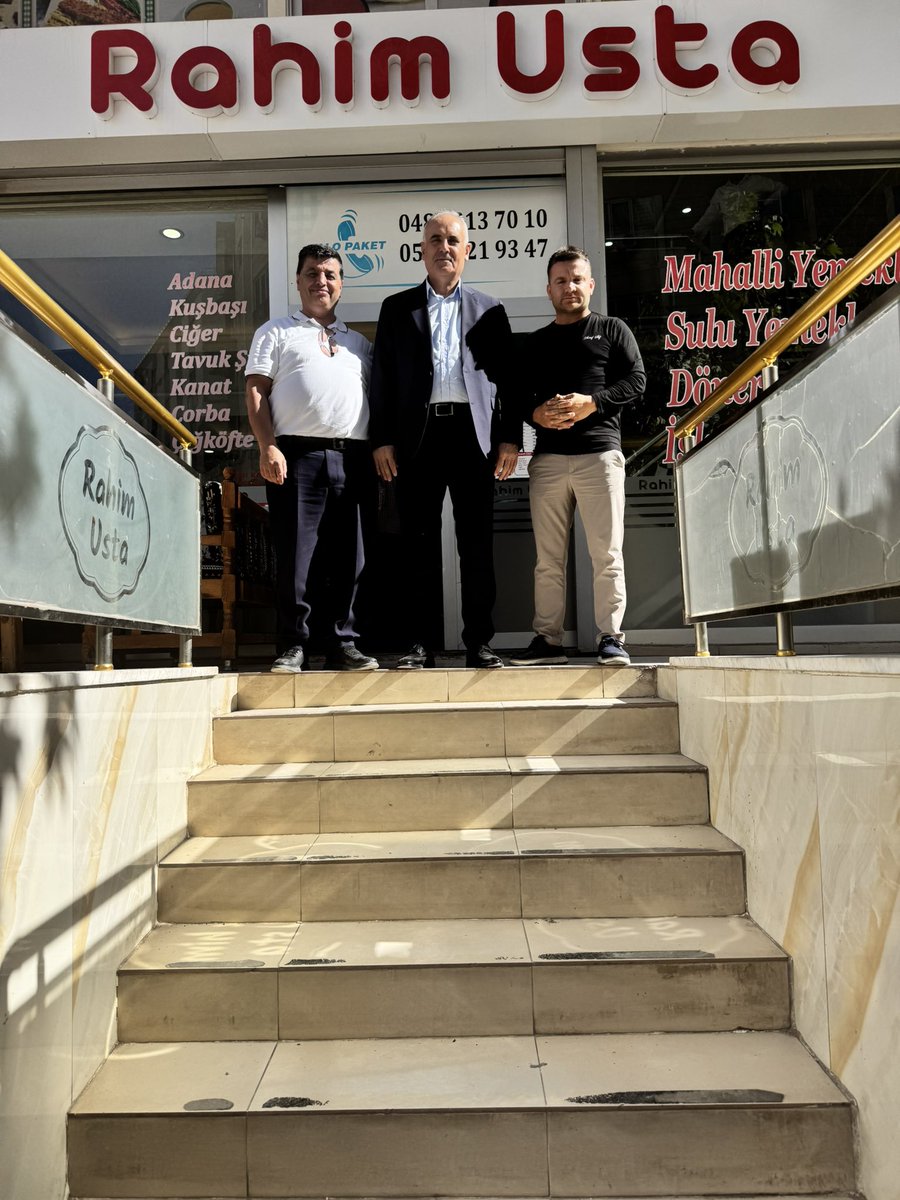 Mardin’in kadim sokaklarında bizi karşılayan en güzel şey, taş evlerin gölgesi değil; Mehmet amcamın gönül sıcaklığı oldu. 🙏
Kendisine misafir olduk, o da bize Mardin kültürünün zarafetini, misafirperverliğini ve samimiyetini en ince detaylarıyla yaşattı. 🌿✨
Bizlere kapısını