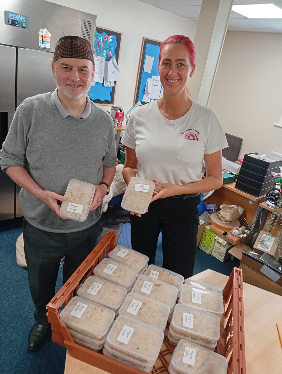 Alhamdulillah another 152 meals were made for the needy, and were distributed to St. Aidan's Church, Annexe Centre, and some neighbours and friends.  

Hartlepool so far has made 36,232+ meals since we started this blessed scheme. 

#Hartlepool #ServingHumanity