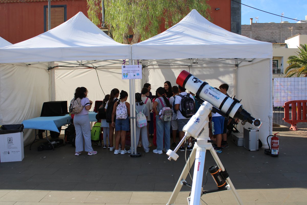 🔬Hoy, 25 de septiembre, en la plaza del Centro Cultural de El Fraile (Arona), celebramos la Feria de las Vocaciones Científicas 2025 de <a href="/MacaronightEU/">MacaronightEU</a> 

Una cita que reunió 13 stands, 9 talleres y 6 charlas científicas, acercando la ciencia a la sociedad