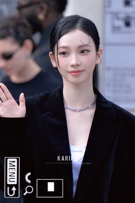 THE FINEST WOMAN OMGGGG

KARINA AT PRADA SS26
#KarinaxPradaSS26