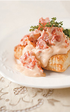 It's National Crab Newburg Day, a  “special for company” dish. You can make it with any shellfish (the photo shows Lobster Newburg). The #recipe: t.ly/ZDe5W. Also, the different types of crab: t.ly/QuttN. Know which type you need for which dish. #Dinner