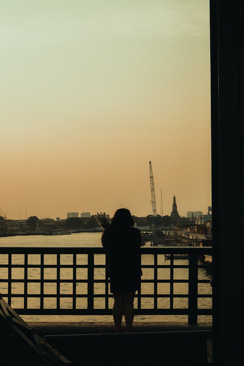 yong_kc45's tweet image. ประโยคธรรมดา

No one can always choose the right path In life, we simply make the choice that seems best at that moment

ไม่มีใครเลือกทางที่ถูกต้องได้หมดหรอกนะ
ในชีวิตเราแค่เลือกทางที่คิดว่ามันดีที่สุด
ในเวลานั้นก็แค่นั้นเอง