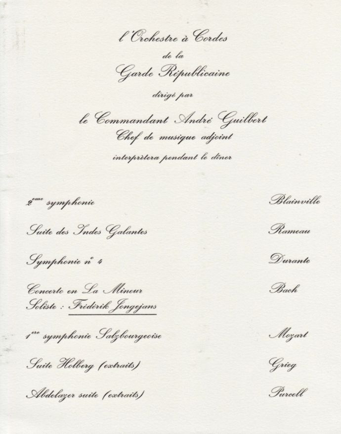 25 septembre 1989
Dîner Palais de l'Élysée

Dariole de foie gras à la salade de langoustines
Selle d'agneau pré-salé
Mousseline des bois
Fromages
Nougatine glacée aux pêches de vigne

Jus de fruits
Chassagne-Montrachet 1982 (J. Drouhin)
Grand Puy Lacoste 1978
Mumm de Cramant