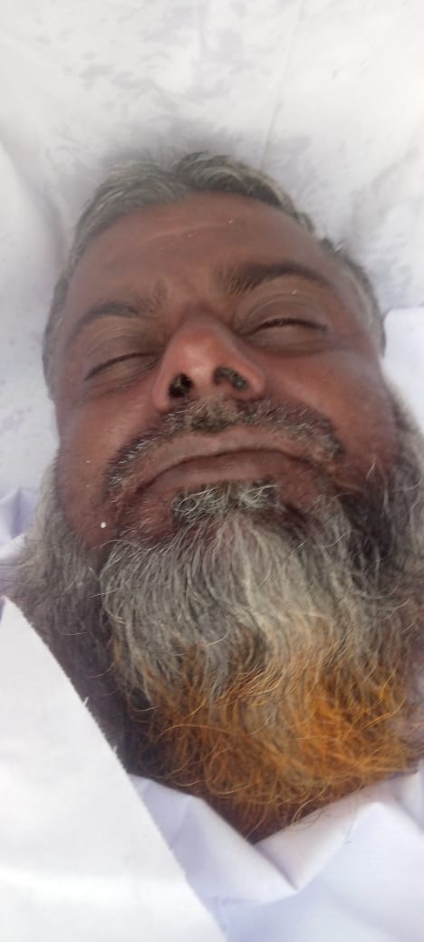 Javedaf9's tweet photo. یہ میرے ماموں تھے،اور لاش نکالنے بھی قریبی رشتہ دار تھے،کچھ دن پہلے جب شدید سیلابی صورتحال تھی اور پانی کی سطح میں مسلسل اضافہ ہو رہا تھا تو یہ ریسکیو ہو کر محفوظ مقام پر منتقل ہو چکے تھے،اب جب پانی کافی اتر چکا تھا تو دس دن بعد واپس علاقے درآب پور میں آرہے تھے 
@ghazanfarabbass https://t.co/sYj36FY2h7