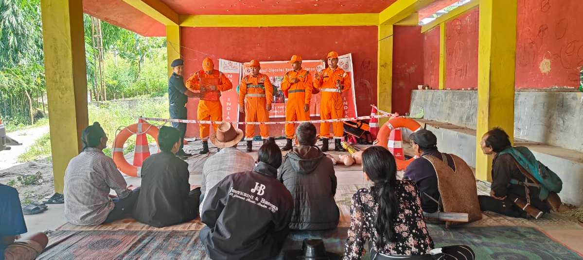 12bnndrf's tweet photo. 12 NDRF Teams conducted CAP at Chubam #Longding  and Nachibon, Nakhu village, Nafra #Bichom #ArunachalPradesh to empower and educate on disaster preparedness and response. Around 70 villagers were Benefitted. Together, let’s build resilience and save lives.
#NDRF4U #BePrepared https://t.co/YMEDMcmWH9