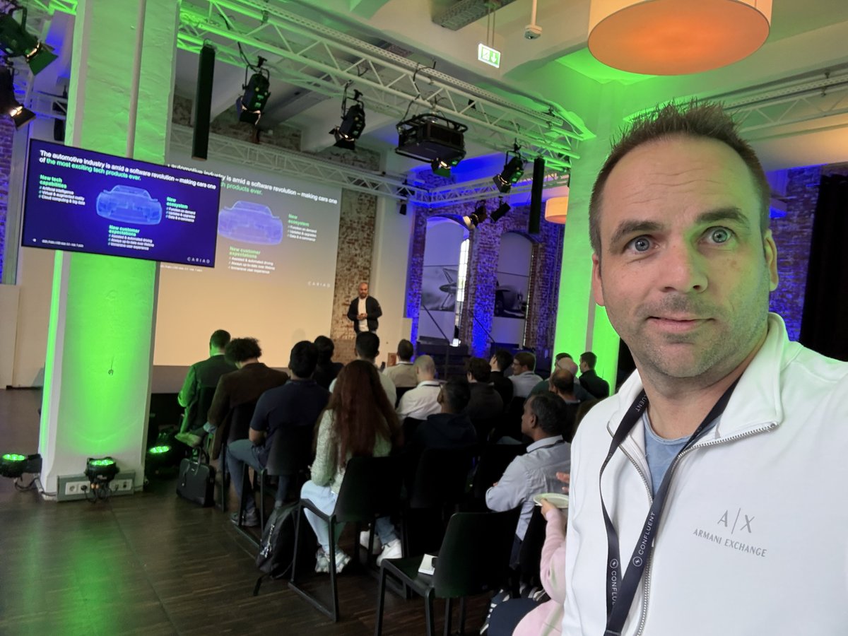 KaiWaehner's tweet photo. Packed house at #DSWT Frankfurt.
My highlight: Volkswagen’s CARIAD connects millions of cars with #ApacheKafka + #ApacheFlink, turning raw vehicle data into insights.
Other stories from #EON, #DBSchenker, #Siemens show why Kafka alone isn’t enough. #DataStreaming at scale. https://t.co/hqkPCaZ40Y