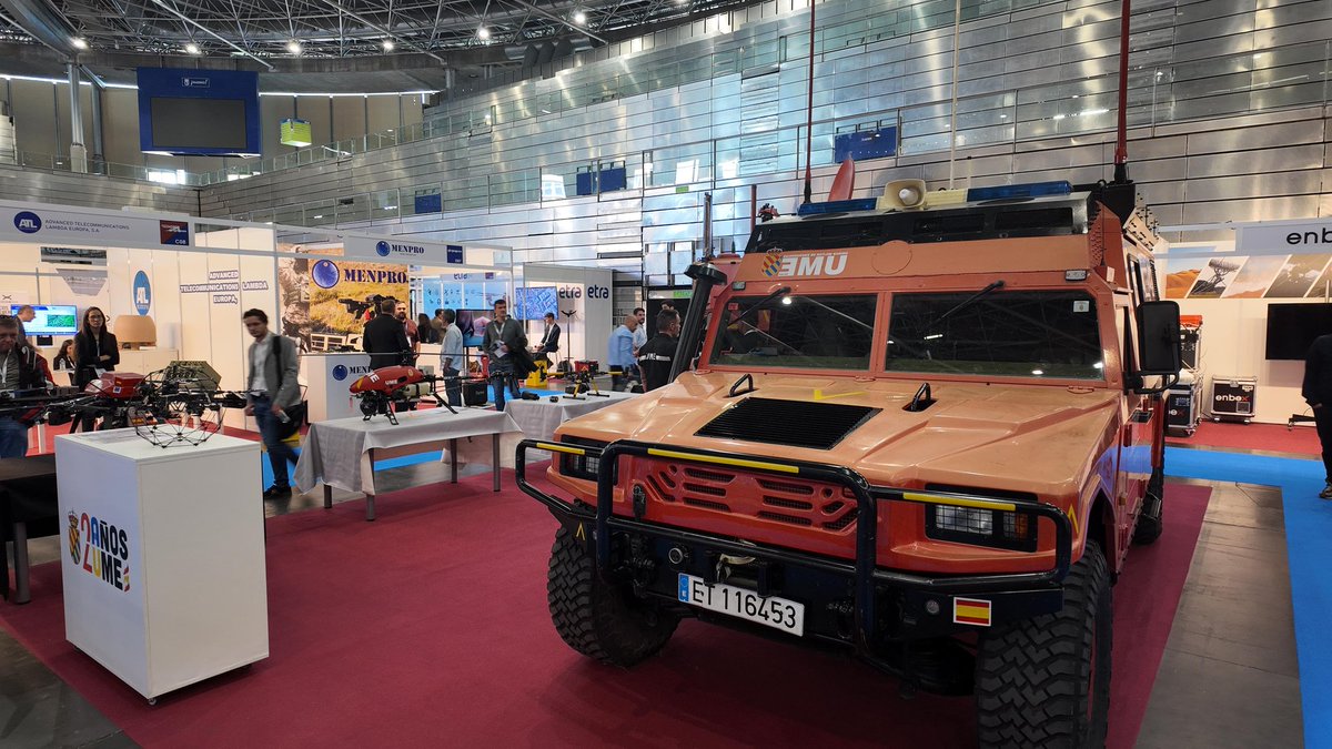 UMEgob's tweet image. Hoy estás a tiempo de visitarnos en la feria @TECNOSEC_Madrid mostrando las capacidades del #BTUME
🔉 Estaciones de telecomunicaciones y sistemas de aeronaves tripuladas por control remoto #RPAS que usamos en nuestras intervenciones.
#Compromiso #Servicio #Humildad
