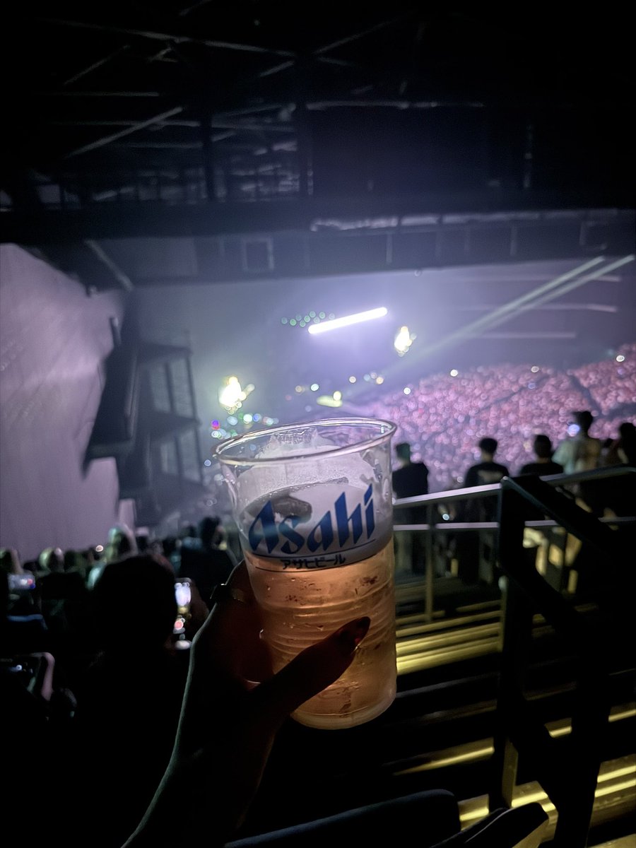biishoujo's tweet image. 悪いニュース
・NEW BORNやらず
・Stockholm Syndromeやらず
・席がクソ雑魚

良いニュース
・それら全てを凌駕する良音
・最高
・ビールが美味い

#MUSE