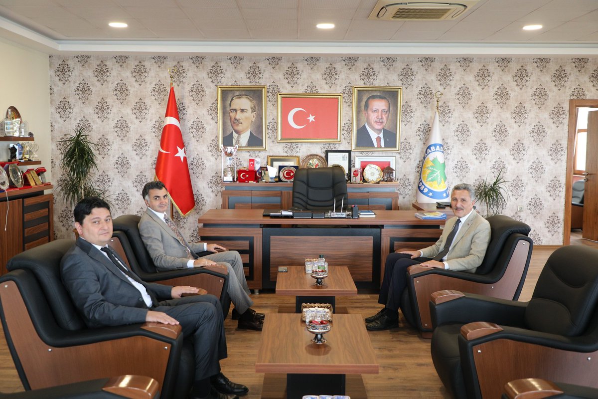 📍Kabadüz 

İl Millî Eğitim Müdürümüz Sayın Mehmet Fatih Vargeloğlu, Kabadüz Belediye Başkanı Sayın Yener Kaya'ya nezaket ziyaretinde bulundu.

#eğitimkentiORDU 
#Ordu 

<a href="/tcmeb/">Millî Eğitim Bakanlığı</a> <a href="/Yusuf__Tekin/">Yusuf Tekin</a> <a href="/TCOrduValiligi/">Ordu Valiliği</a> <a href="/mhilmiguler/">Dr. Mehmet Hilmi Güler</a> <a href="/mfvargeloglu/">MEHMET FATİH VARGELOĞLU</a>