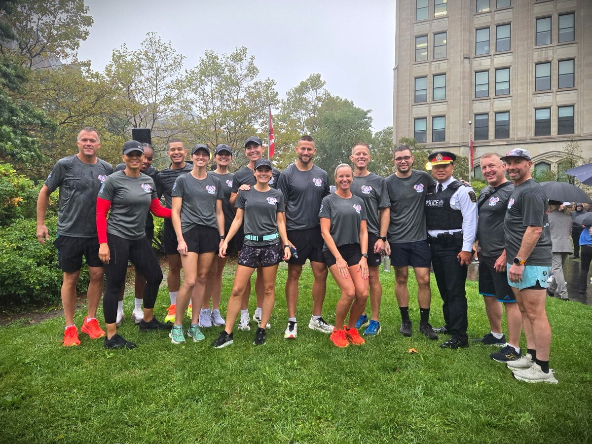 London Police Service ON (@lpsmediaoffice) on Twitter photo Today we begin the National Peace Officers’ Memorial <a href="/460km/">Run To Remember</a> #RunToRemember! 🏃♂️🚔
Chief Thai Truong, Deputy Chiefs, and LPS members, along with many runners from across Canada, will make the trek from Toronto to Ottawa to help raise funds for the Canadian Police and Peace Offices Today we begin the National Peace Officers’ Memorial <a href="/460km/">Run To Remember</a> #RunToRemember! 🏃♂️🚔
Chief Thai Truong, Deputy Chiefs, and LPS members, along with many runners from across Canada, will make the trek from Toronto to Ottawa to help raise funds for the Canadian Police and Peace Offices