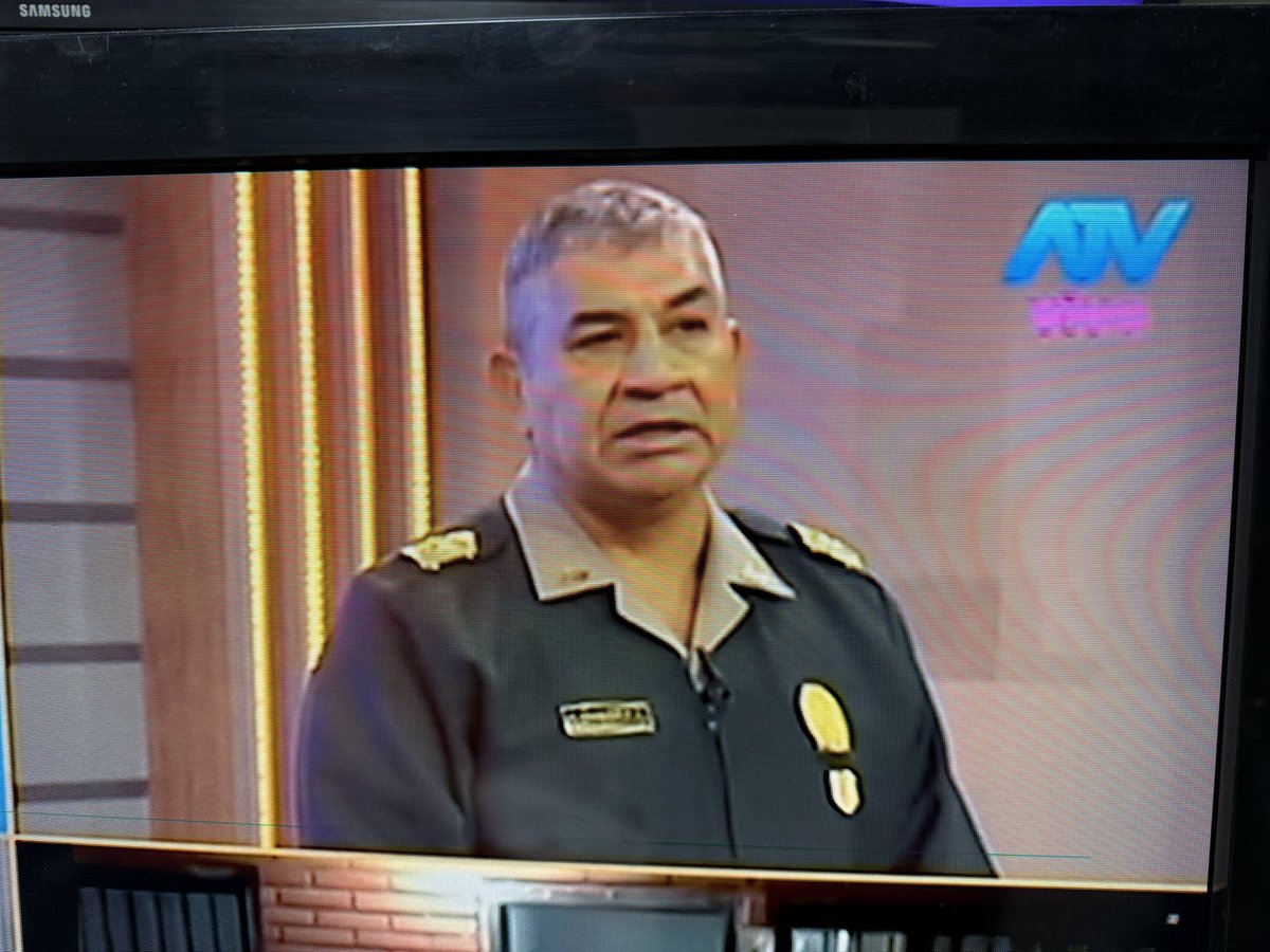 Pese a estar suspendido por la justicia, Víctor Zanabria, se levantó temprano para hablar de la captura del #monstruo. Esto es un claro desacato a la justicia que tomó una medida que se niega a aceptar.