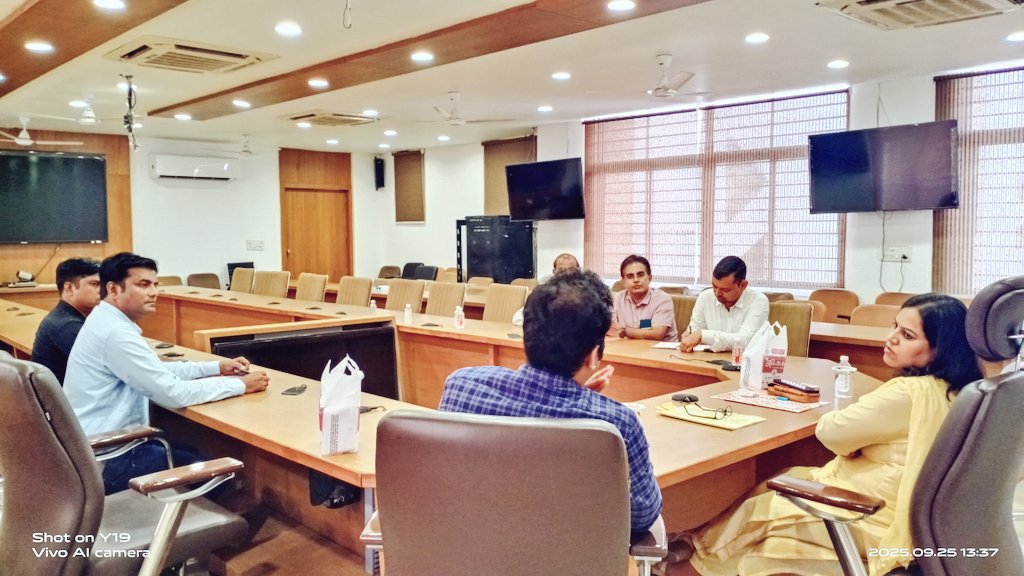 Collector & District Magistrate, Arvalli (@collectorarv) on Twitter photo મુખ્યમંત્રી ગૌમાતા પોષણ યોજના વર્ષ.૨૦૨૫-૨૬ અંતર્ગત એપ્રિલ-૨૦૨૫ થી જુન-૨૦૨૬ ના સમયગાળા માટે ગૌશાળાની સહાયનો અન્વયે જિલ્લા કક્ષાની બેઠક યોજવામાં આવી. જેમાં ધરાવતી અરજીઓની મંજૂરીની કાર્યવાહી કરવામાં આવી.
<a href="/CMOGuj/">CMO Gujarat</a> <a href="/posolanki/">Parshottam Solanki</a> મુખ્યમંત્રી ગૌમાતા પોષણ યોજના વર્ષ.૨૦૨૫-૨૬ અંતર્ગત એપ્રિલ-૨૦૨૫ થી જુન-૨૦૨૬ ના સમયગાળા માટે ગૌશાળાની સહાયનો અન્વયે જિલ્લા કક્ષાની બેઠક યોજવામાં આવી. જેમાં ધરાવતી અરજીઓની મંજૂરીની કાર્યવાહી કરવામાં આવી.
<a href="/CMOGuj/">CMO Gujarat</a> <a href="/posolanki/">Parshottam Solanki</a>