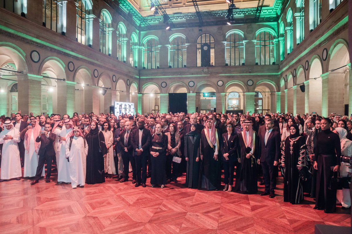 أقامت السفارة حفل استقبال بمناسبة #اليوم_الوطني_95 بقصر برونيار بـ #باريس بحضور معالي وزيرة الثقافة رشيدة داتي، والعديد من المسؤولين الفرنسيين والسفراء والبرلمانيين ورجال الفكر والاعلام والاقتصاد، وألقى السفير <a href="/Fahadalrwaily/">فهد بن معيوف الرويلي Fahad Alruwaily</a> كلمة في افتتاح الحفل رحب فيها بالحضور 
#عزنا_بطبعنا