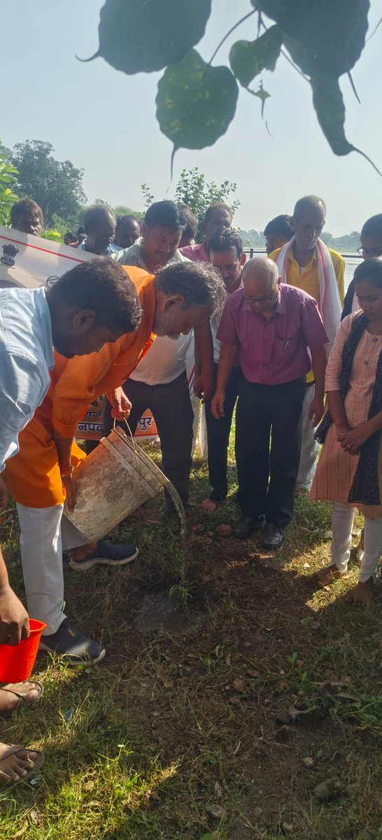 उत्तर प्रदेश शासन के श्रम एवं सेवायोजन मंत्री माननीय श्री मनोहर लाल पंथ जी के नेतृत्व एवं मार्गदर्शन में “स्वच्छता ही सेवा 2025” अभियान के तहत जनपद ललितपुर ग्राम रजवारा में आज दिनांक 25.09.2025 को भव्य कार्यक्रम का आयोजन किया गया।