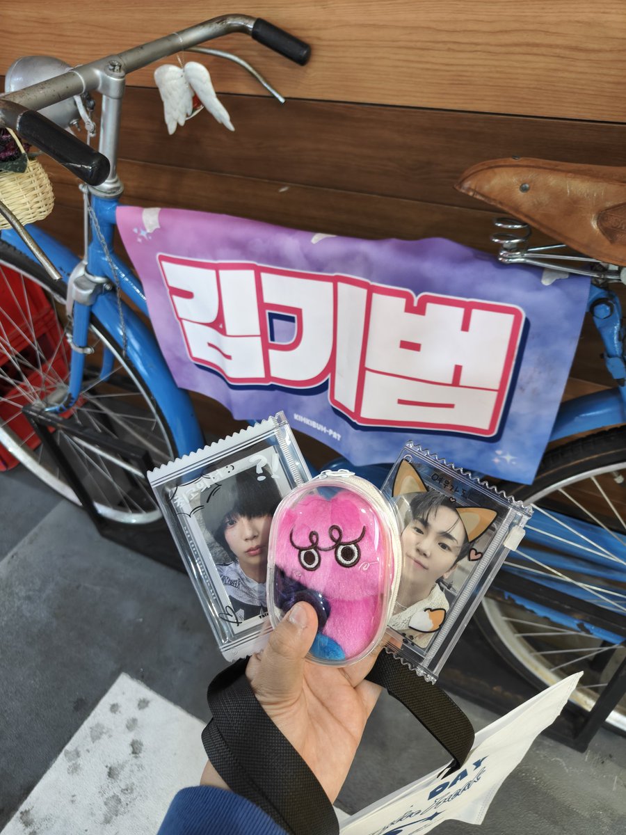 ShadowOfSunMoon's tweet photo. WTP hari ini ke cupsleeve event @lilfreakslab . Suka bgt totebag & sticker Key red hair (bahan & art stylenya π―). Bsk mau beli lagi (klo gak meeting). Suka bgt dekornya, totalitas. Ada pohon bwt gantung talisman gitu, aku tulis2 & gantung, tapi lupa foto π₯Ήπ
#GoodGreatItsKeyDay https://t.co/tn8RXoN9da
