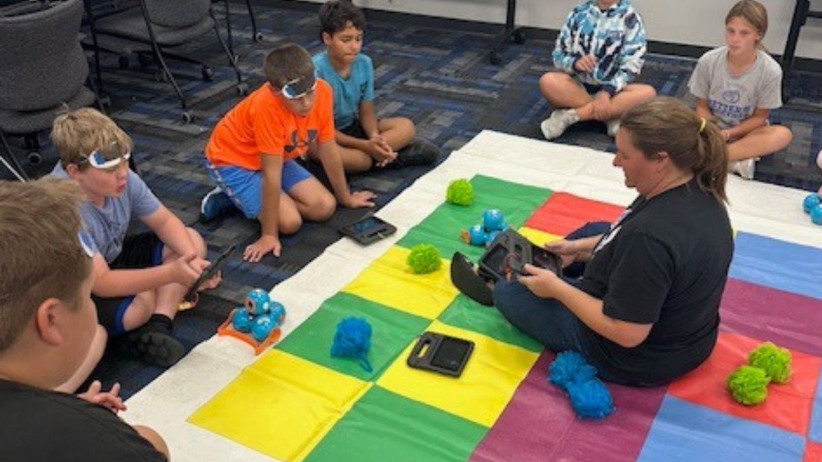 bvillemiddle's tweet image. Our 6th grade STEM students spent the day on Mars! Thanks to @KidsDiscoveryIN students navigated rovers, tested air recycling, built quake-proof structures, and explored craters—experiencing the challenges astronauts face on the Red Planet.  #STEM #FutureExplorers