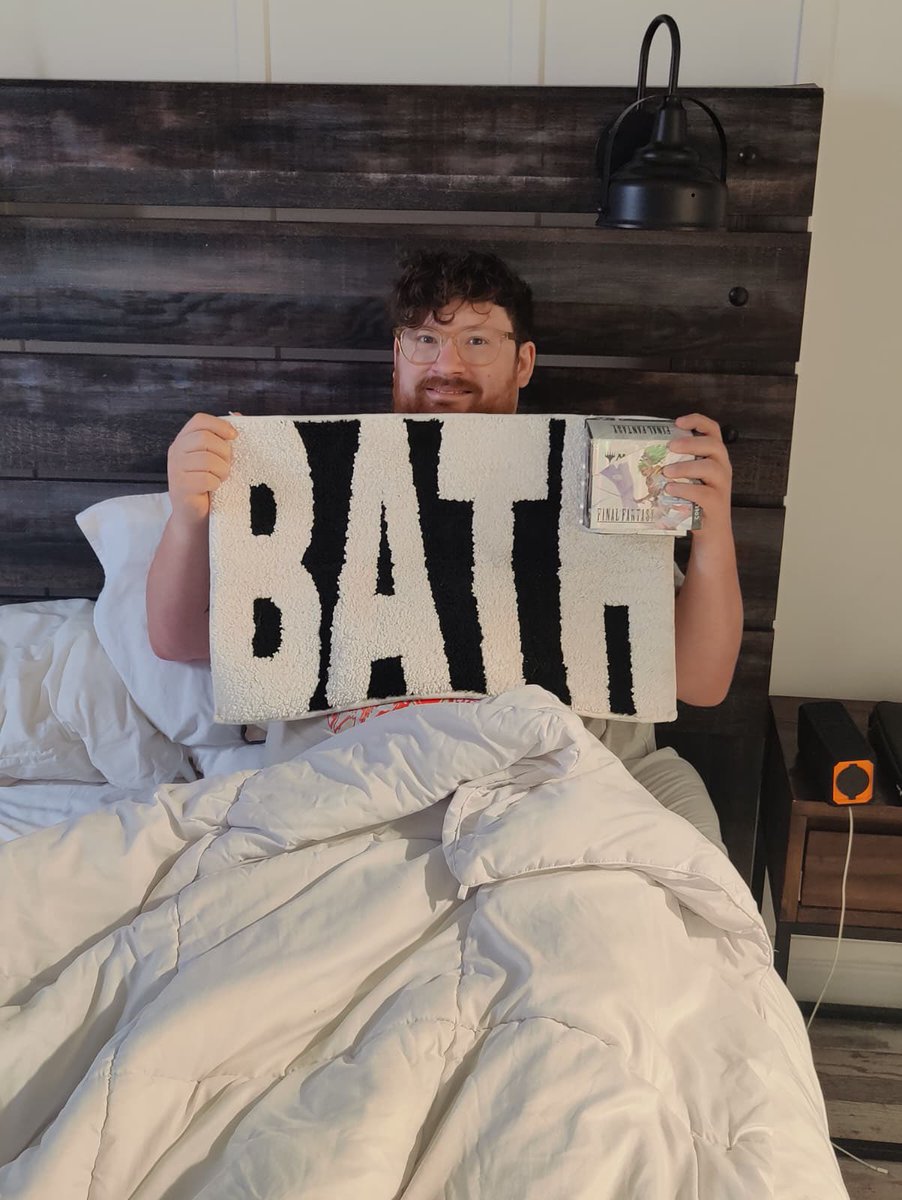 Day 3 started amazing! 

As a European there are so many stores in America I have never visited. 

This was my first time at 

Bed, Bath &amp; Universes Beyond! 

Great selection of items, very comfy shopping experience! ⭐️⭐️⭐️⭐️⭐️

Now let’s see what is up with Wafflehouse! 

#mtg