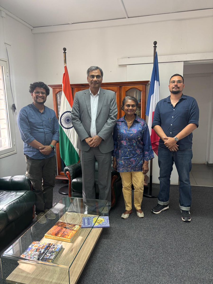 AIIA_NDelhi's tweet image. Ayurveda Day goes International
Dr. Prasanth Dharmarajan, Assoc. Prof. (Panchakarma), AIIA New Delhi, representing India &amp;amp; @moayush, delivered a talk in French Réunion on “Ayurveda for People &amp;amp; Planet” for the 10th #AyurvedaDay.
Huge citizen turnout to celebrate &amp;amp; learn Ayurveda