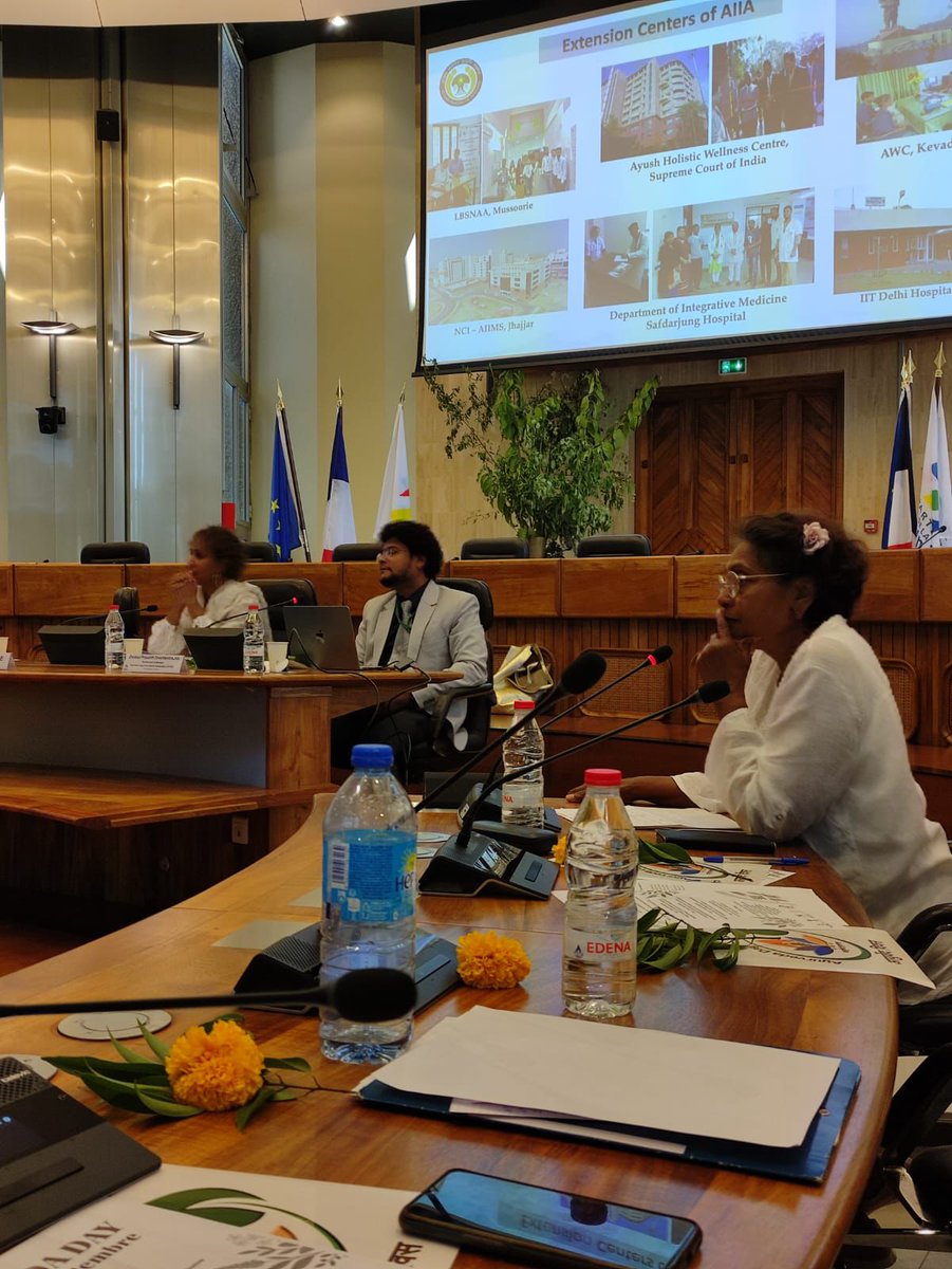 AIIA_NDelhi's tweet image. Ayurveda Day goes International
Dr. Prasanth Dharmarajan, Assoc. Prof. (Panchakarma), AIIA New Delhi, representing India &amp;amp; @moayush, delivered a talk in French Réunion on “Ayurveda for People &amp;amp; Planet” for the 10th #AyurvedaDay.
Huge citizen turnout to celebrate &amp;amp; learn Ayurveda