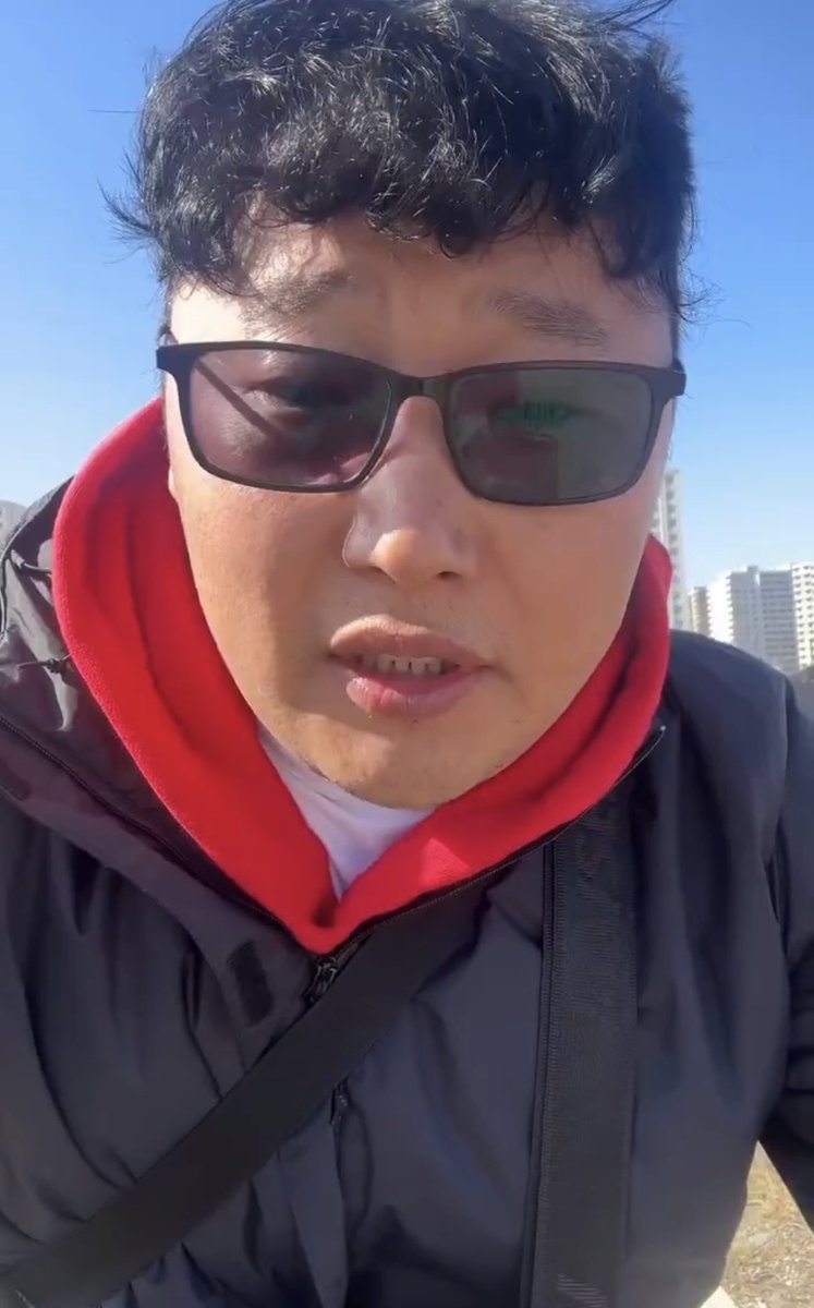 БИ ХЭЛСЭН БИЗ..! Бузар хиамчид өргөн бүрэлдэхүүнээр давшилтанд оржээ.. Энхбаяр их л эмзэг хөндүүр газарт нь түншсэн болтой.. Ногоон автобусны хулгайг өмөөрснийхөө шагналд бөөндөө Хятадад зугаалж явсан өлөн бузруудыг юу ч гэж худлаа чаасан хүн тоохгүйэ.. :)