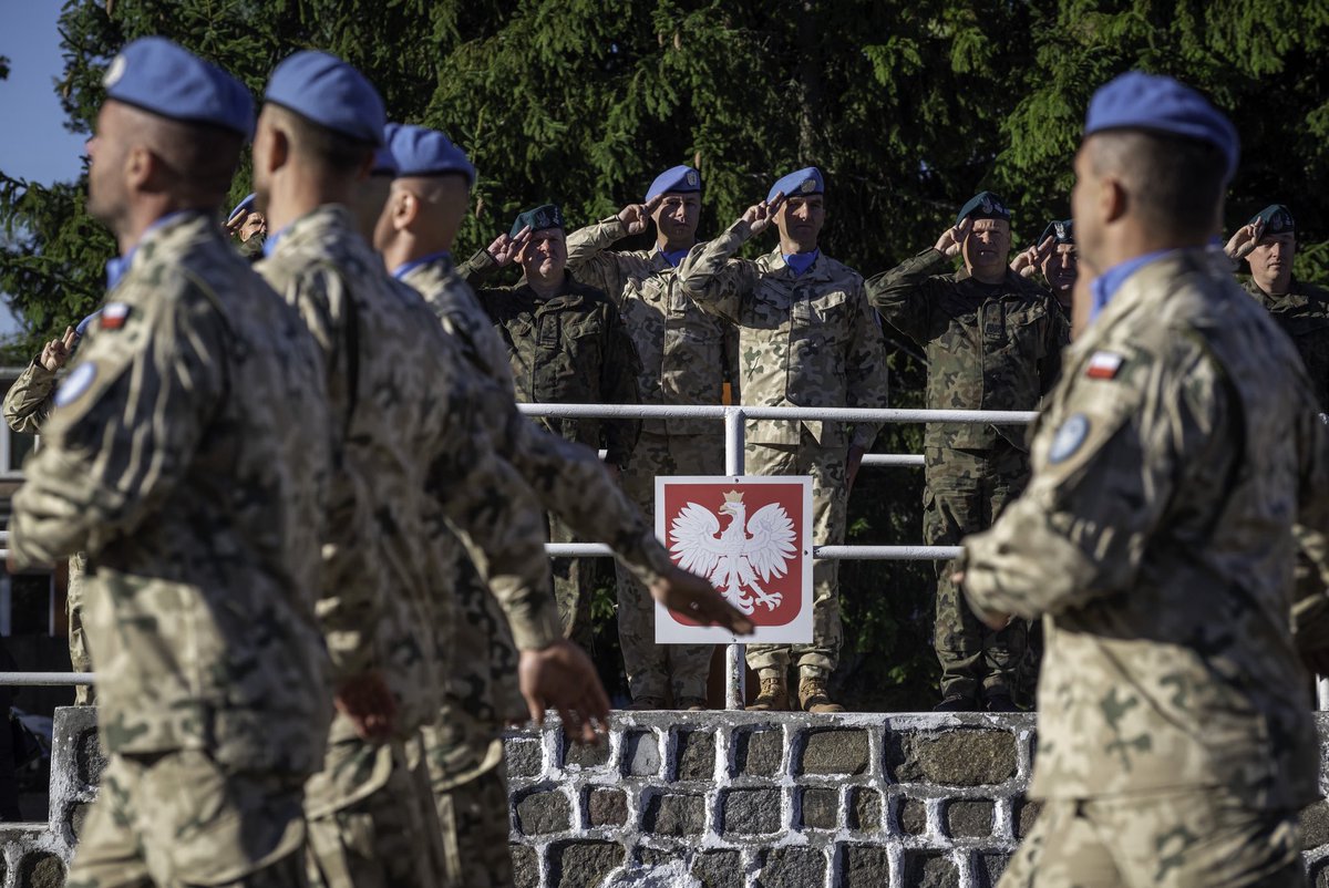W stargardzkich „Białych” Koszarach pożegnano żołnierzy XII zmiany Polskiego Kontyngentu Wojskowego Unifil, którzy już wkrótce wyruszą na misję do Libanu. 
<a href="/DGeneralneRSZ/">Dowództwo Generalne</a> <a href="/DowOperSZ/">Dowództwo Operacyjne RSZ</a> <a href="/SztabGenWP/">Sztab Generalny WP</a> <a href="/MON_GOV_PL/">Ministerstwo Obrony Narodowej 🇵🇱</a>