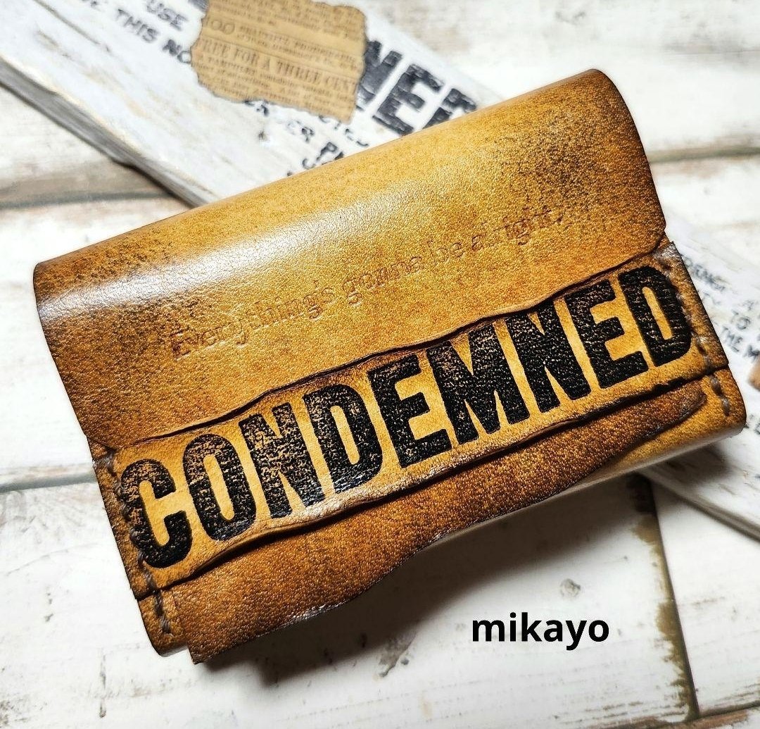 mikayo1910's tweet image. 栃木レザーを使用した
アメリカンなデザインのアイコスタバコケース。手染めのムラ染色でヴィンテージ感を出しております。只今出品中です。覗きにいらして下さいまし～☺️#メルカリ　#アイコスケース　#レザークラフト　#栃木レザー　#アメリカン